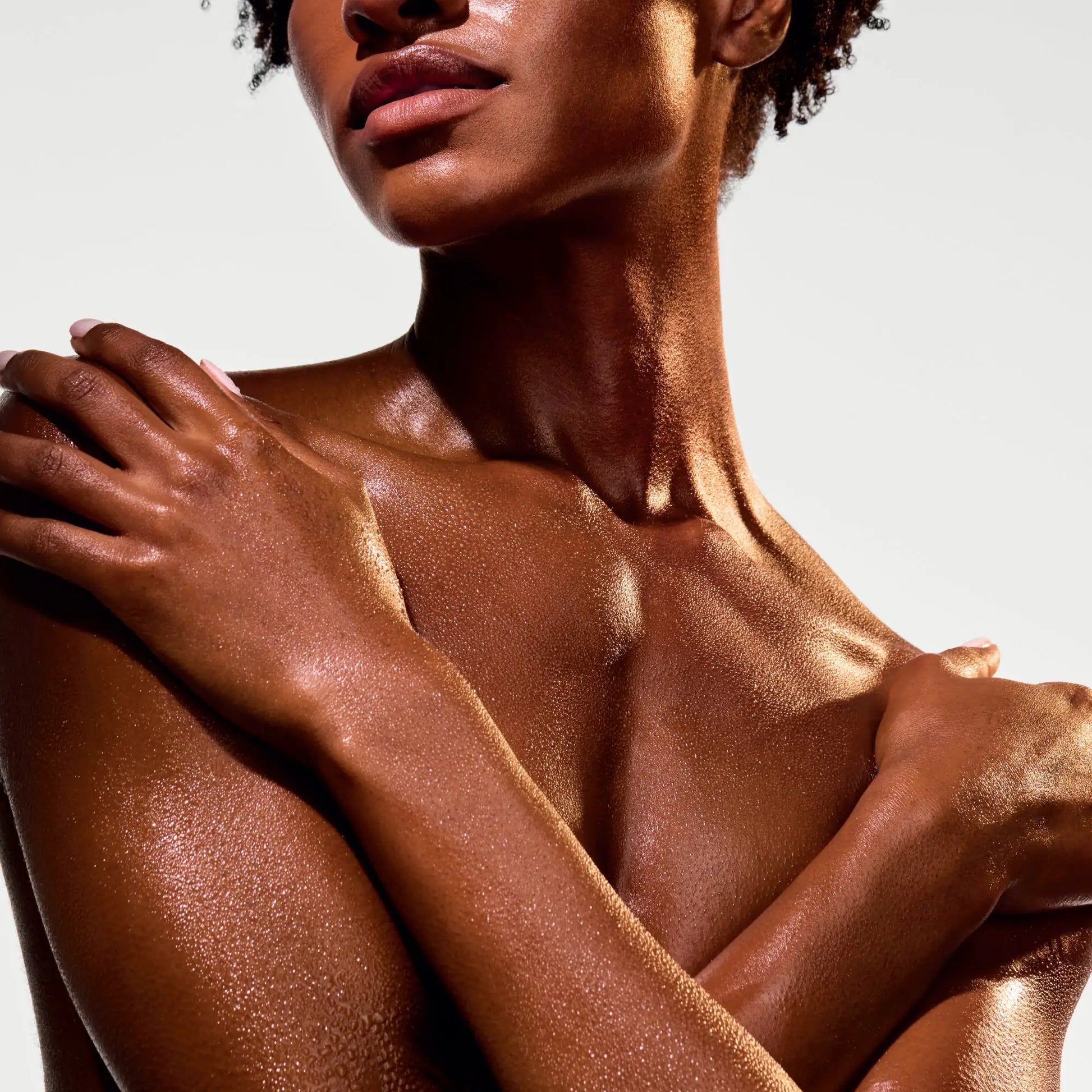 the-glow-getter-multi-oil-body-scrub-l4 NATR-40028-Alt-Image-The_Glow_Getter_Multi-Oil_Body_Scrub-06_1.webp